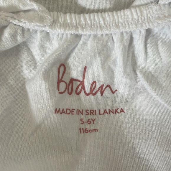 Boden White Ruffle Tank with Flower and Strawberry Detail (size 5-6Y) - Picture 6 of 6